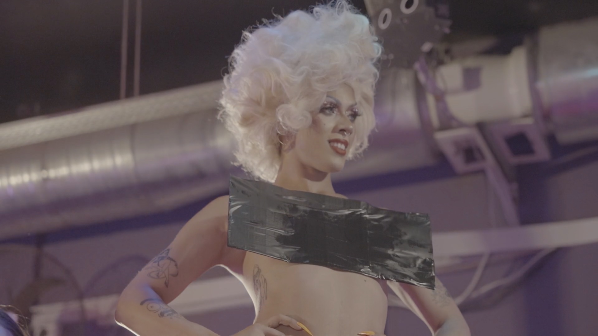 Wade/Ina picks Madonna’s nearly naked censored look and dresses it up flawlessly with his makeup, hair and performance in Beaulah: Queens van die Kaap