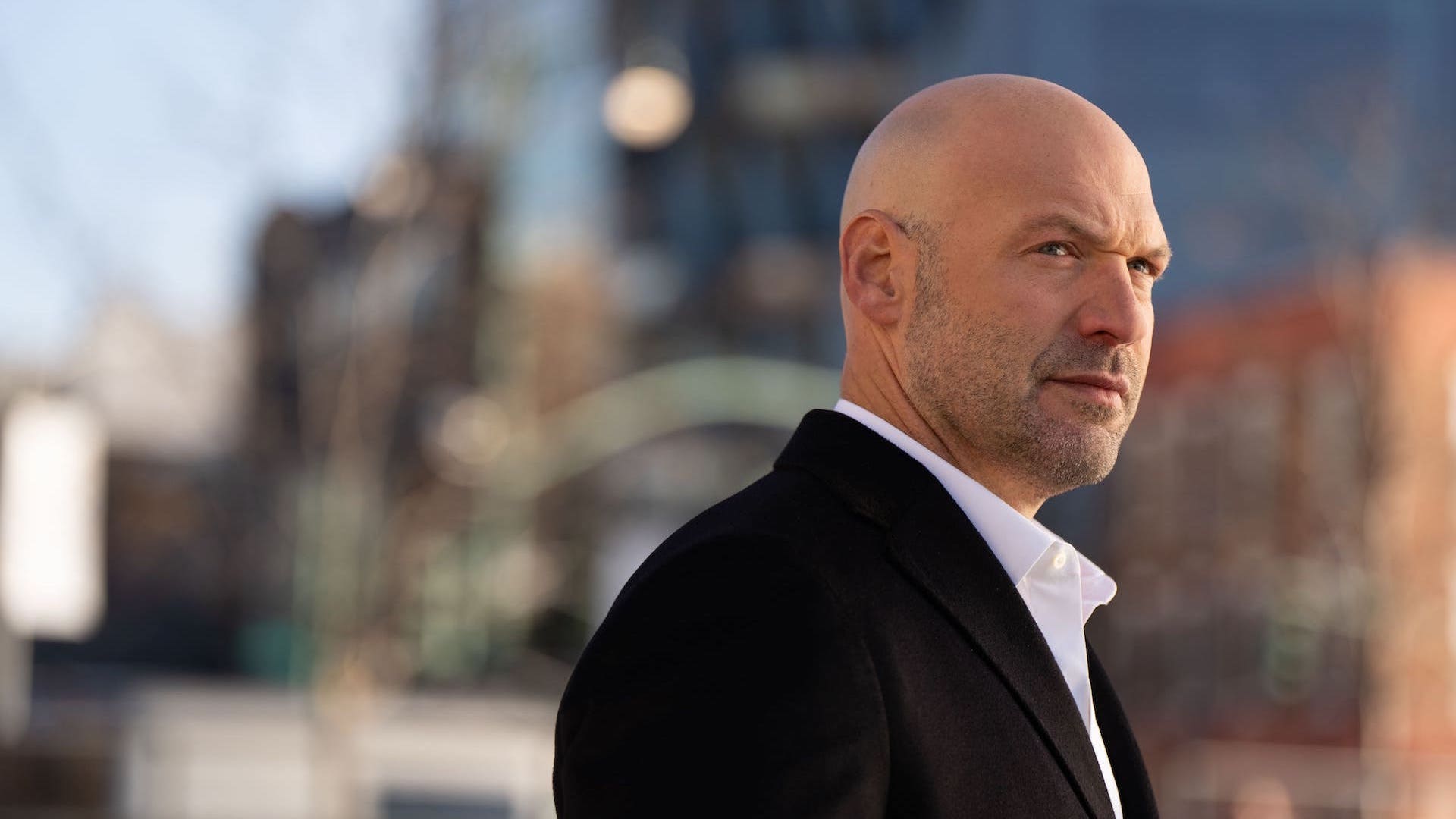Corey Stoll as Michael "Mike" Prince and Piper Perabo as Andy Salter in Billions S7