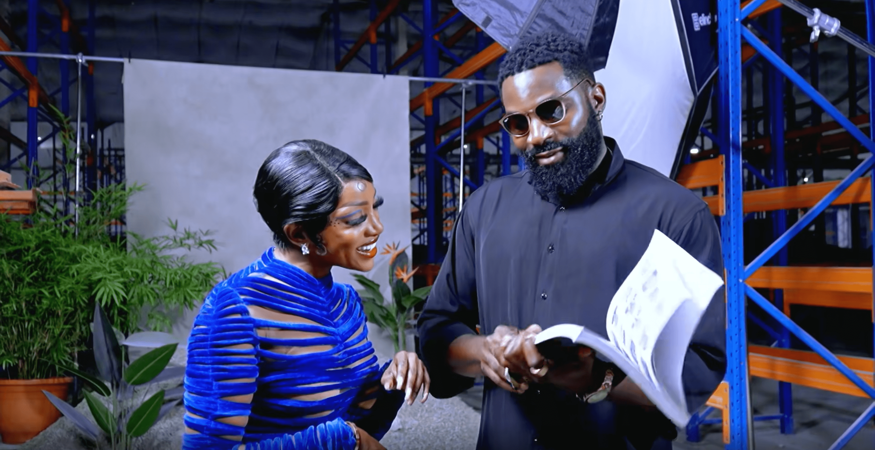 Chioma-and-admirer-min