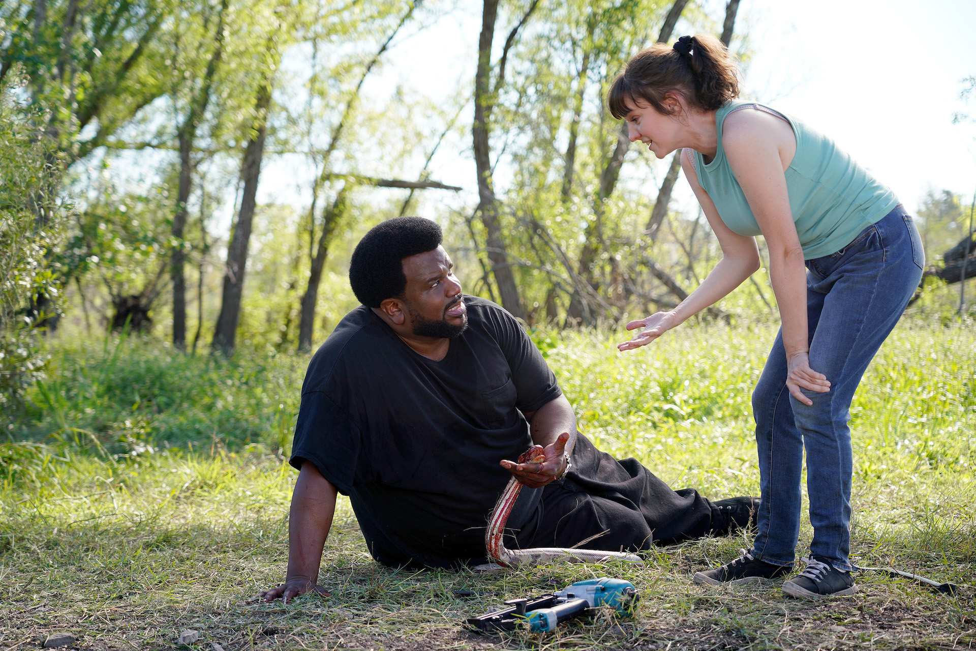 Craig Robinson as Craig, and Claudia O'Doherty as Jillian in Killing It S1