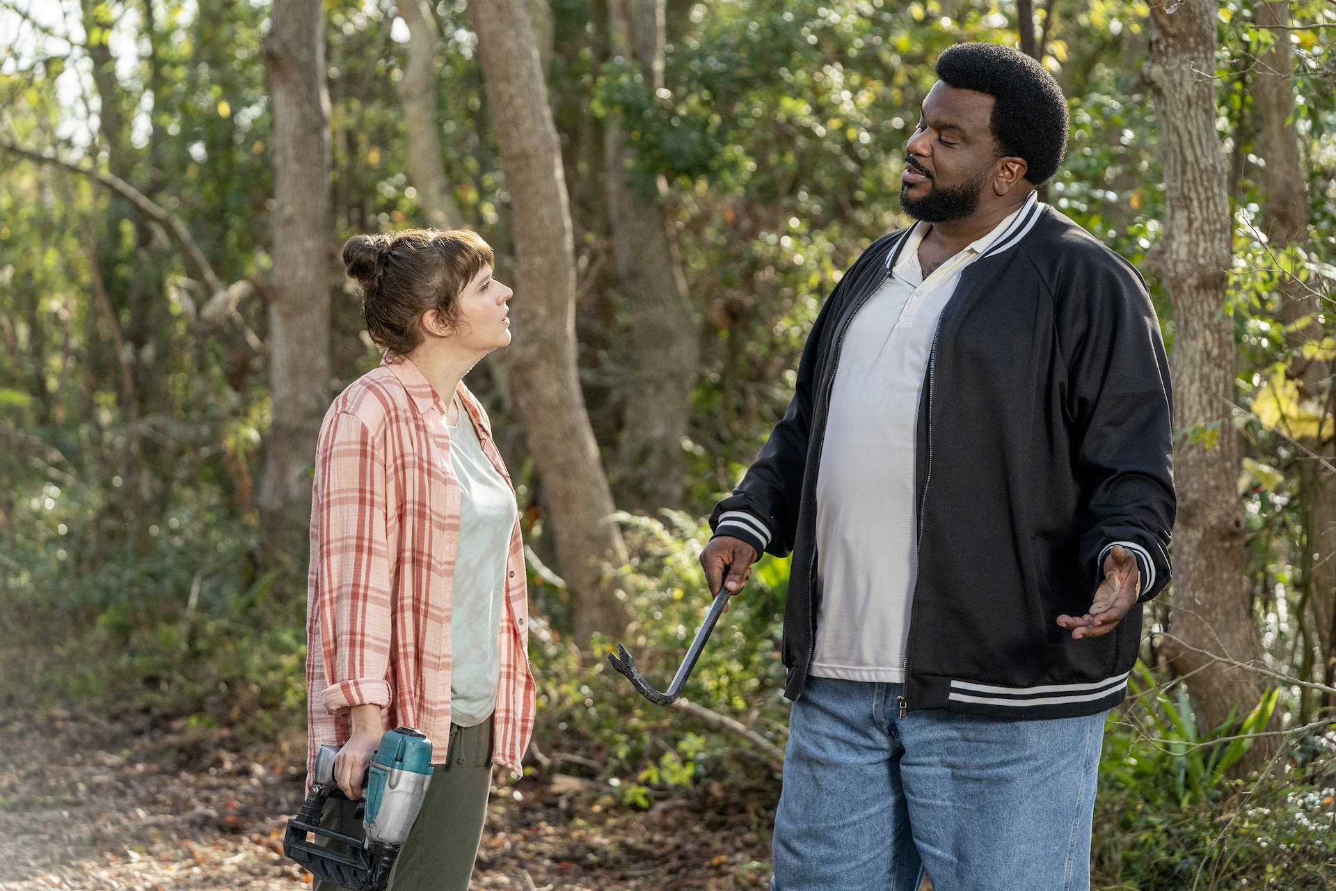 Claudia O’Doherty as Jillian and Craig Robinson as Craig in Killing It S1