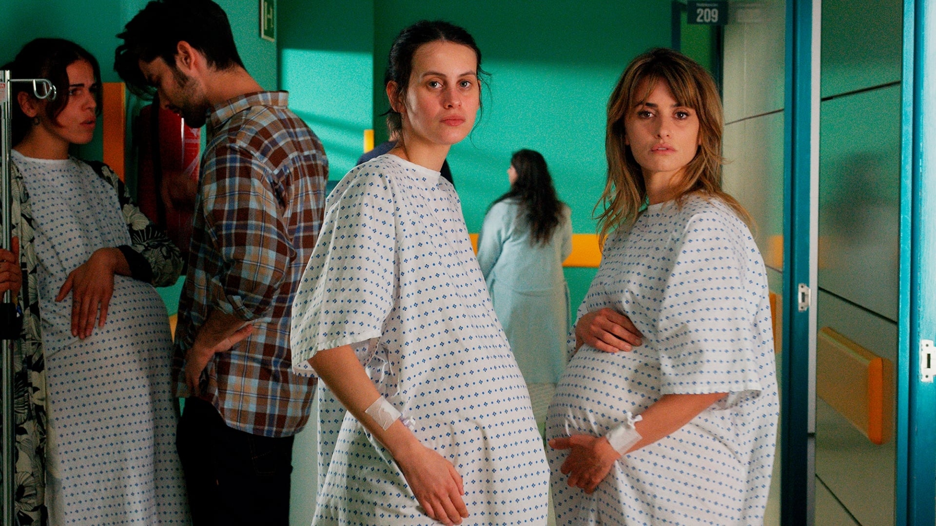 Parallel Mothers on Showmax
