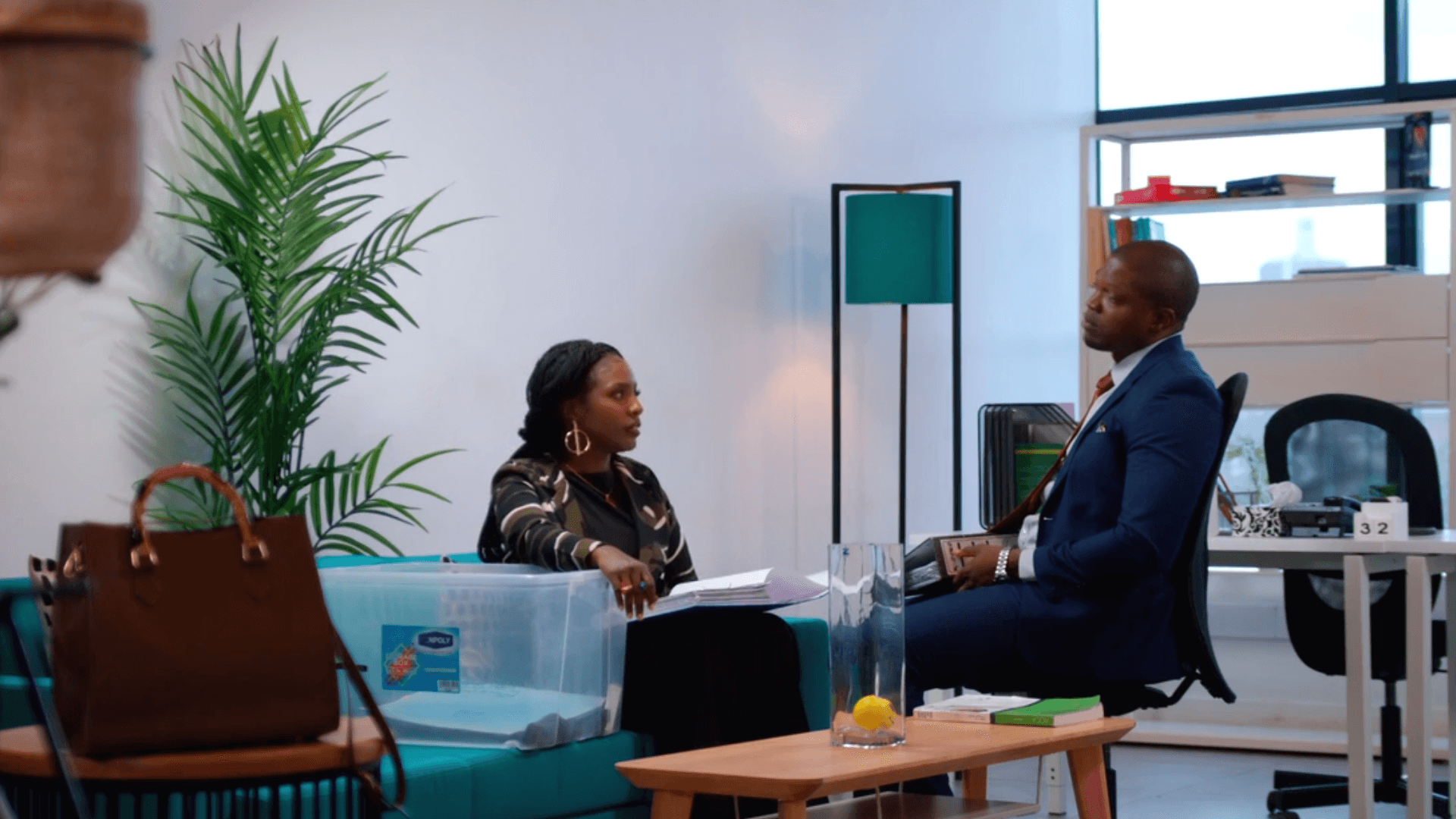 Sintamei confiding in Steve in Single Kiasi Season 2