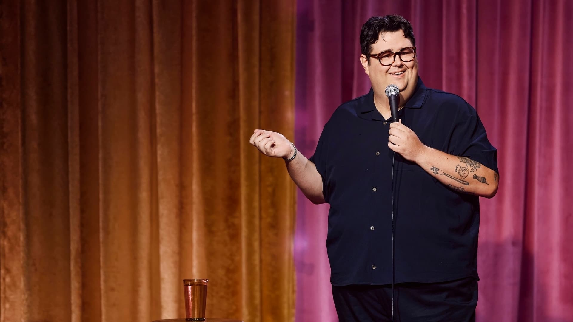 Caleb Hearon: Model Comedian on Showmax