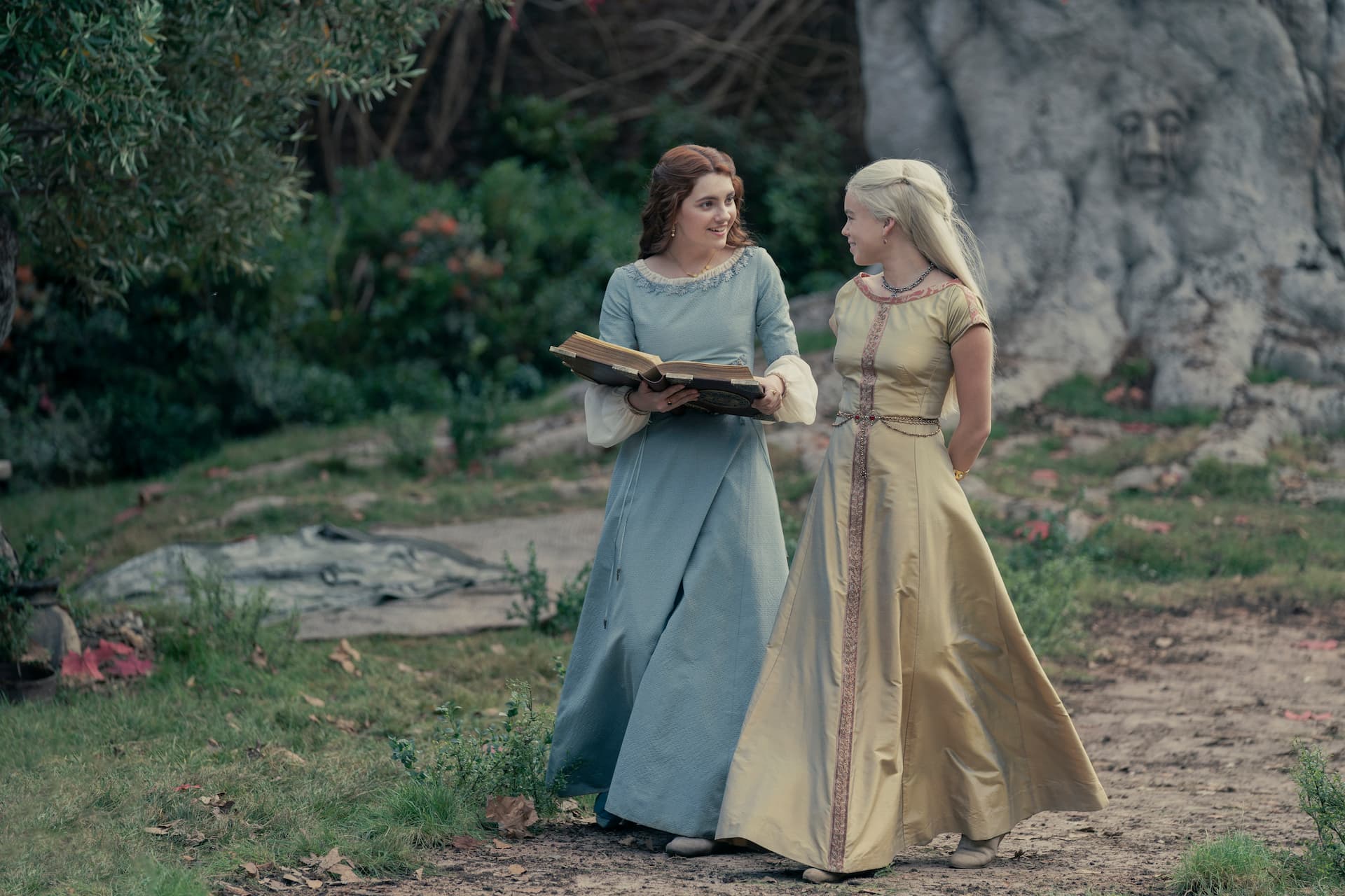 HOUSE OF THE DRAGON_HBO_S01_2022_EP1_Emma D'Arcy_Olivia Cooke