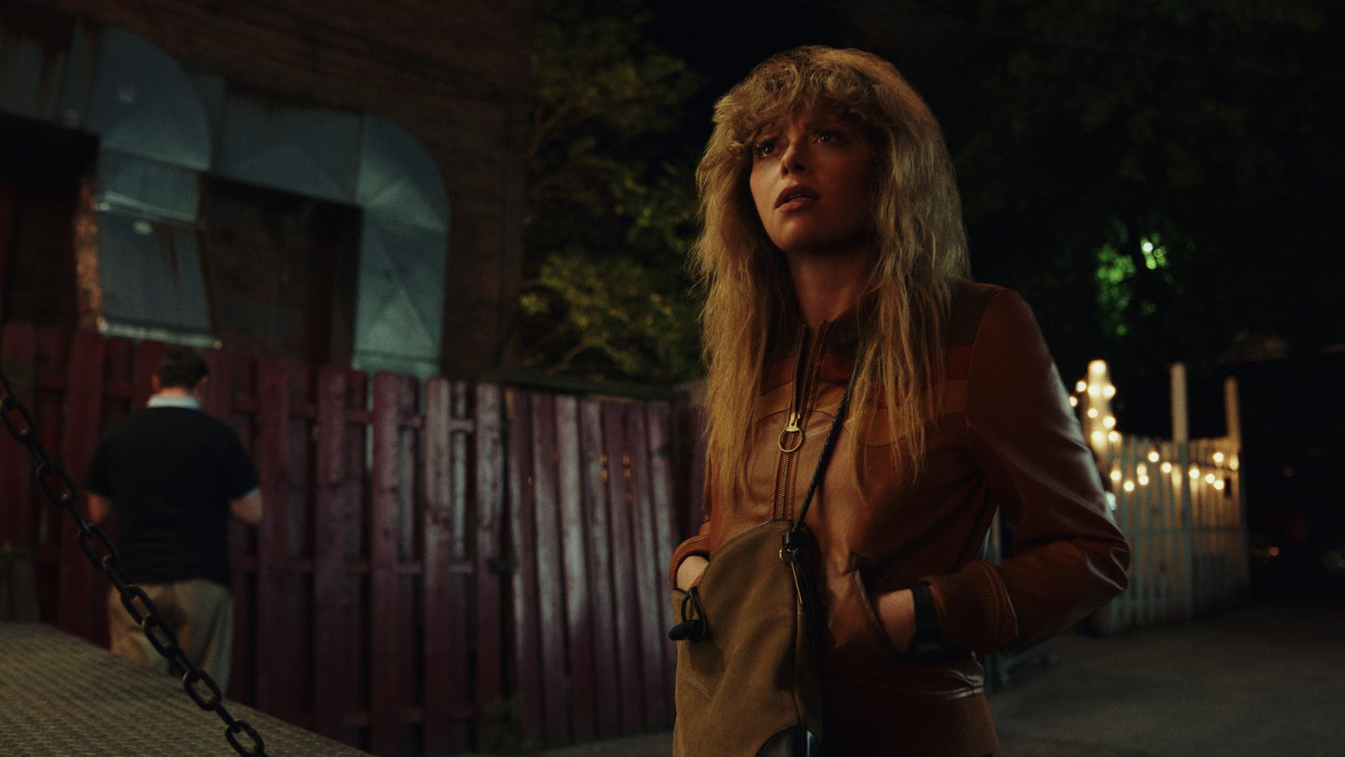 Natasha Lyonne as Charlie Cale in Poker Face S1 on Showmax