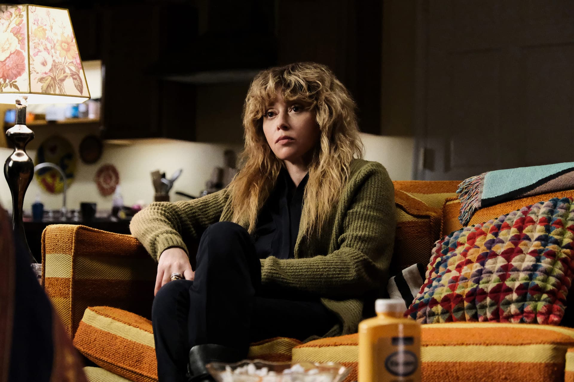 Natasha Lyonne as Charlie Cale in Poker Face S1 on Showmax