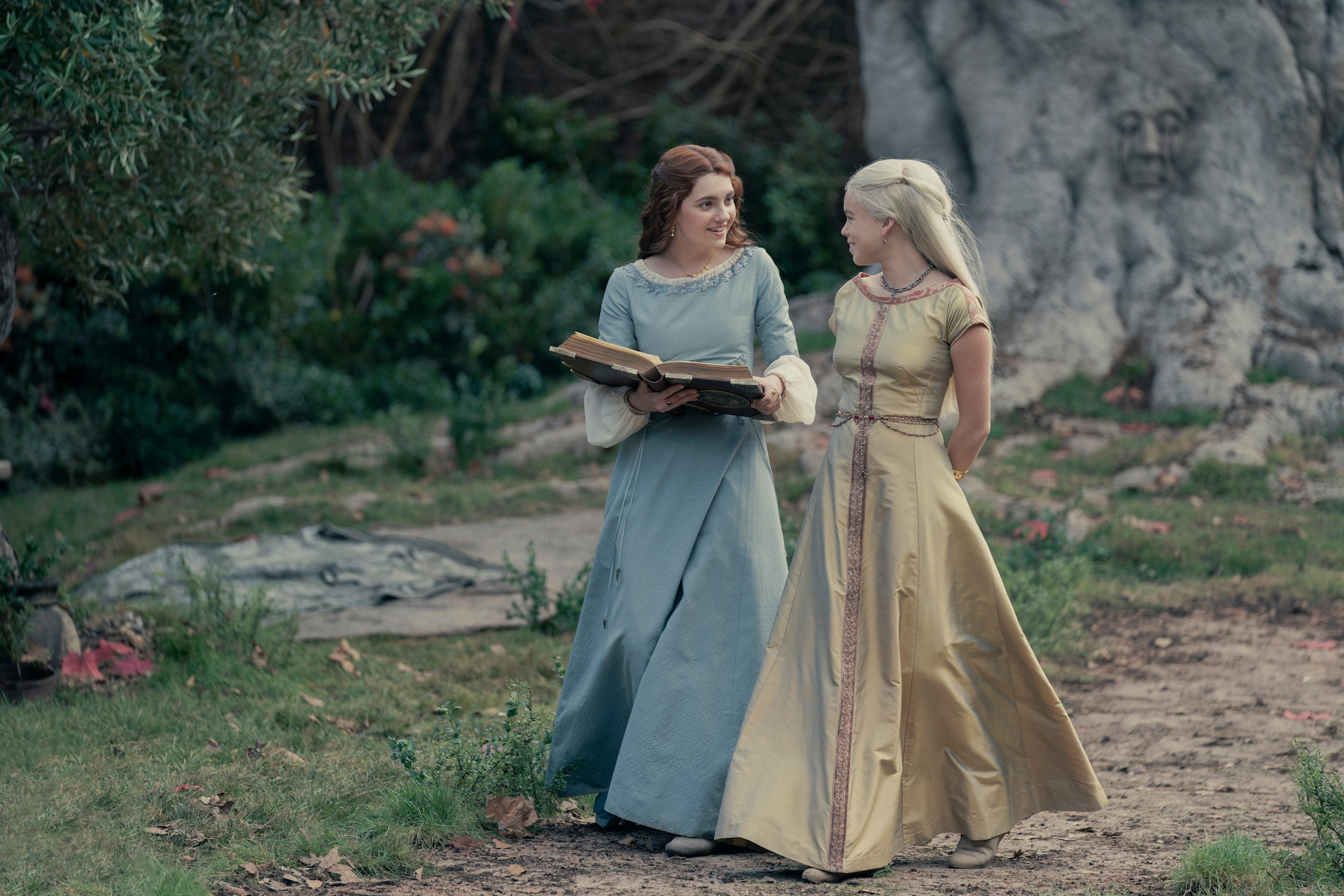 HOUSE OF THE DRAGON_HBO_S01_2022_EP1_Emma D'Arcy_Olivia Cooke